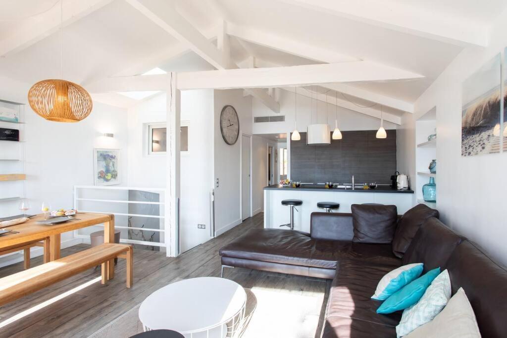 #40 Bright Sea View Suite For 6 2Mins Walk Port & Sea Villefranche-sur-Mer Exterior photo