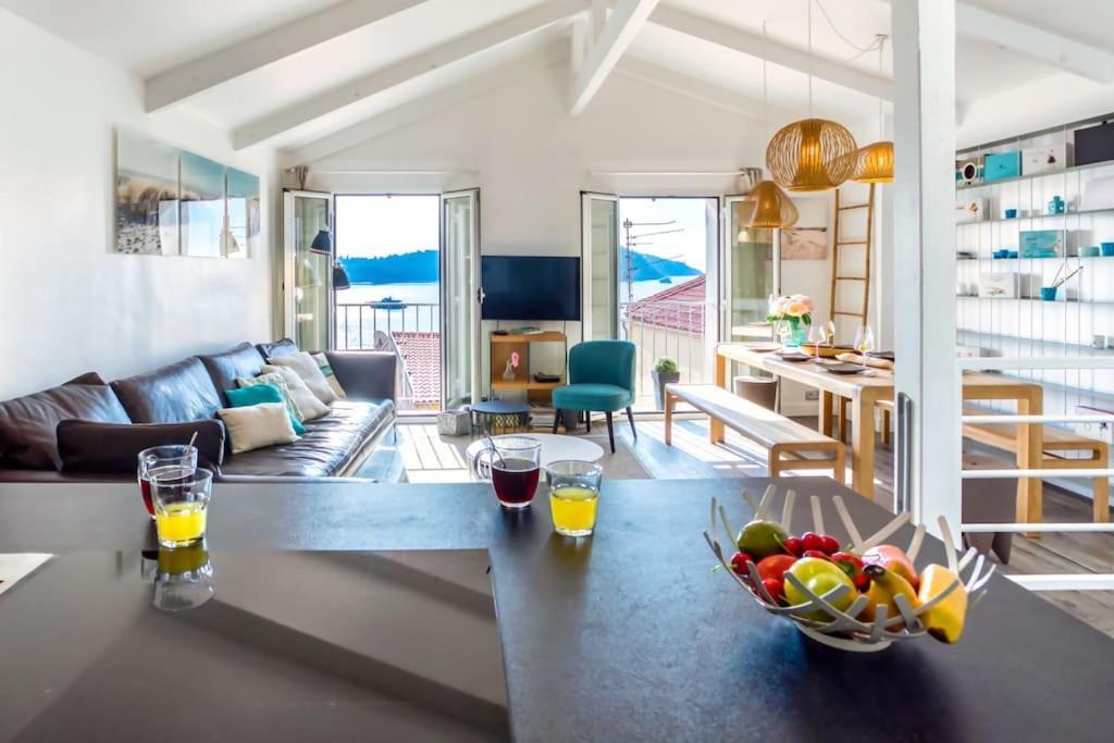 #40 Bright Sea View Suite For 6 2Mins Walk Port & Sea Villefranche-sur-Mer Exterior photo